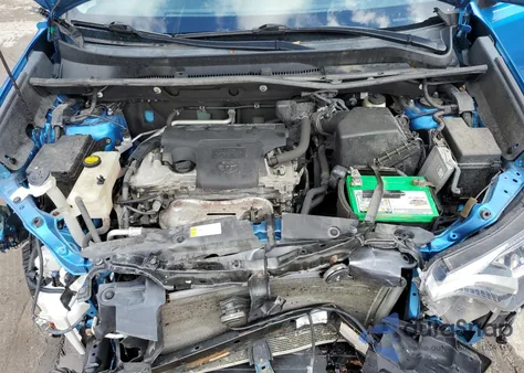 2016 Toyota Rav4 Xle z USA, uszkodzony, nr VIN 2T3RFREV1GW461776